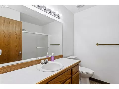 Bath - 2730 NE Roberts Ave, Gresham, OR 97030 photo 2 of 2