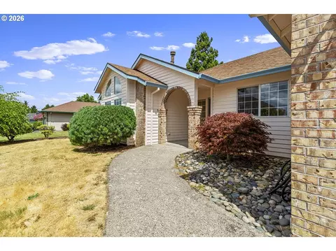 Exterior - 2730 NE Roberts Ave, Gresham, OR 97030 photo 4 of 5