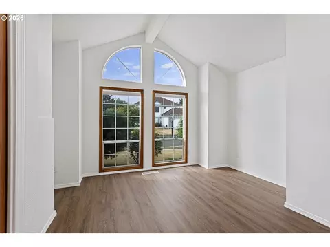 Living - 2730 NE Roberts Ave, Gresham, OR 97030 photo 2 of 8