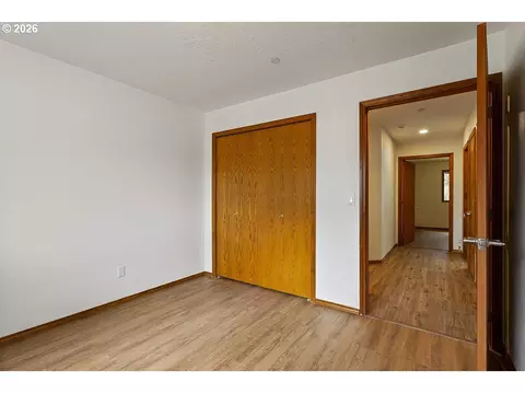 Bedroom - 2730 NE Roberts Ave, Gresham, OR 97030 photo 12 of 15