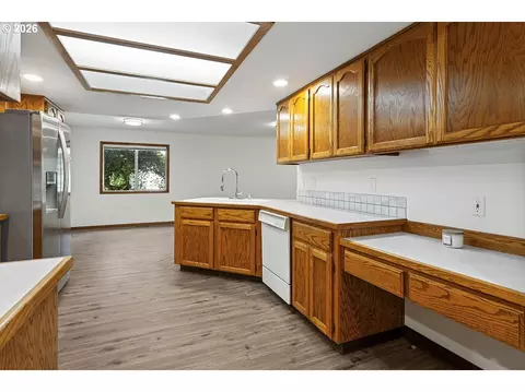 Kitchen - 2730 NE Roberts Ave, Gresham, OR 97030 photo 2 of 4
