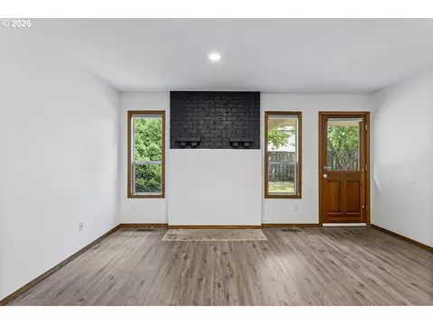 Living - 2730 NE Roberts Ave, Gresham, OR 97030 photo 5 of 8