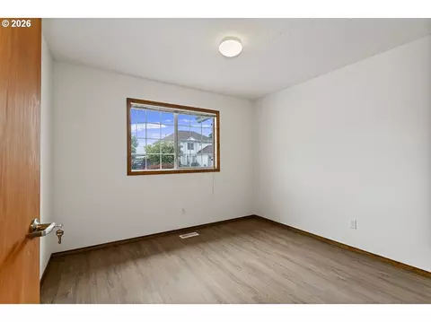 Bedroom - 2730 NE Roberts Ave, Gresham, OR 97030 photo 11 of 15
