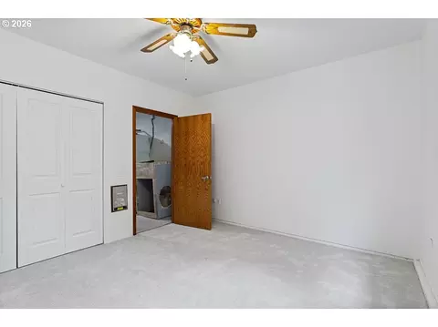 Bedroom - 2730 NE Roberts Ave, Gresham, OR 97030 photo 10 of 15