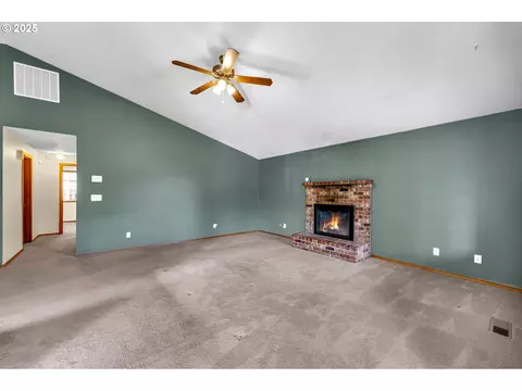 1338 NE 51st Ave, Hillsboro, OR 97124