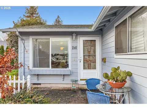 241 SE 3rd Ave, Canby, OR 97013