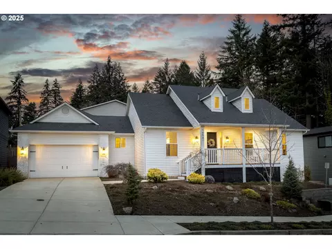 16541 SE Woodview Ln, Happy Valley, OR 97086
