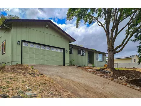 1358 NE Lincoln St, Roseburg, OR 97470
