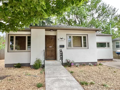5925 SE Tibbetts St, Portland, OR 97206