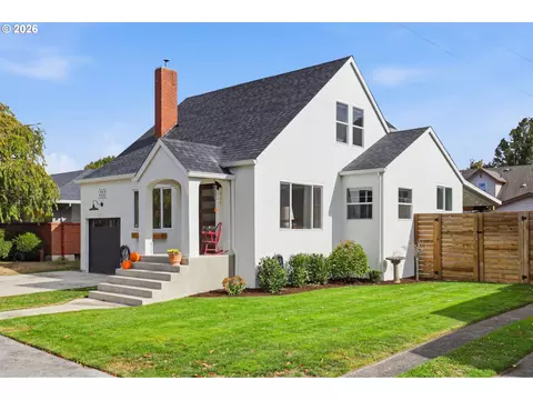 954 Park St, Woodland, WA 98674