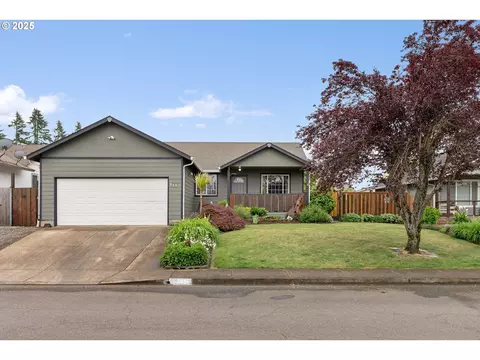 795 Arthur Ave, Cottage Grove, OR 97424