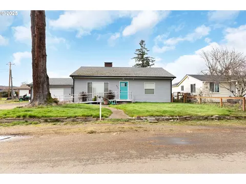 452 W Alpha St, Roseburg, OR 97471