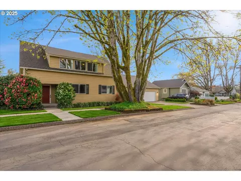 514 E 5th St, Newberg, OR 97132
