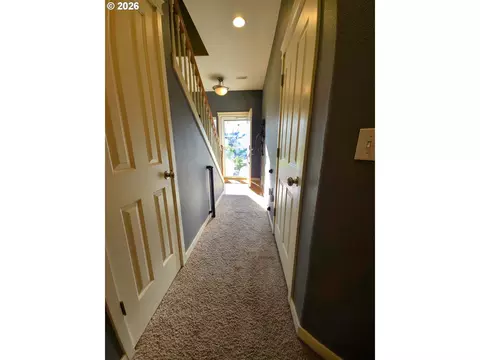 Entry Way - 2543 NW 2nd Ter, Gresham, OR 97030 photo 1 of 2