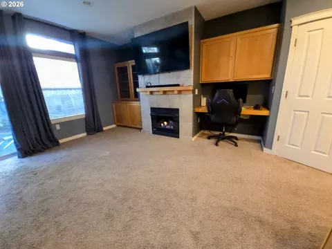 Living - 2543 NW 2nd Ter, Gresham, OR 97030 photo 2 of 2