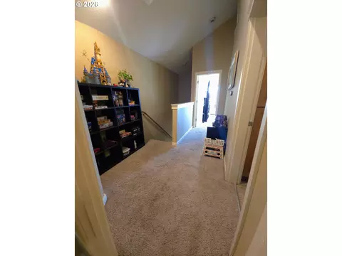 Entry Way - 2543 NW 2nd Ter, Gresham, OR 97030 photo 2 of 2