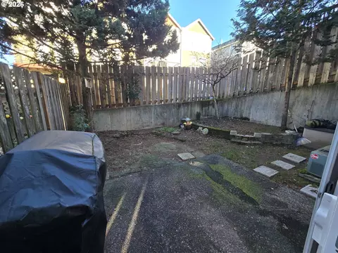 Exterior - 2543 NW 2nd Ter, Gresham, OR 97030 photo 2 of 2