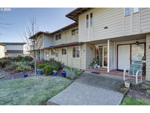 13600 NE 18th St #11, Vancouver, WA 98684