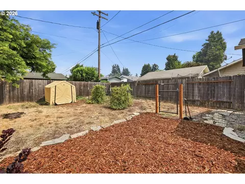 Exterior - 3950 Jasper Rd, Springfield, OR 97478 photo 12 of 12