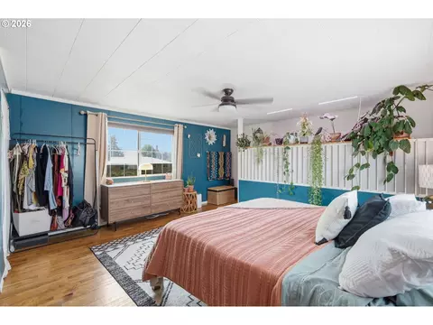 Bedroom - 3950 Jasper Rd, Springfield, OR 97478 photo 6 of 6