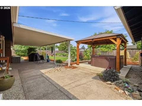 Exterior - 3950 Jasper Rd, Springfield, OR 97478 photo 6 of 12