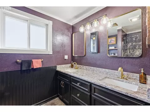 Bath - 3950 Jasper Rd, Springfield, OR 97478 photo 1 of 2