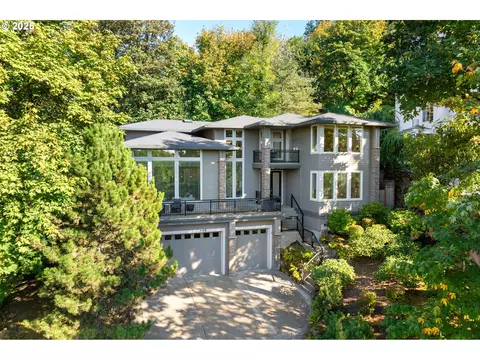 120 SW Moonridge Pl, Portland, OR 97210