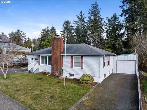 1534 7th St, Astoria, OR 97103