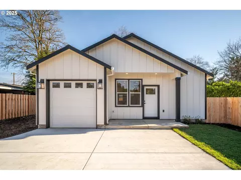 12104 SE Tibbetts St #B, Portland, OR 97266