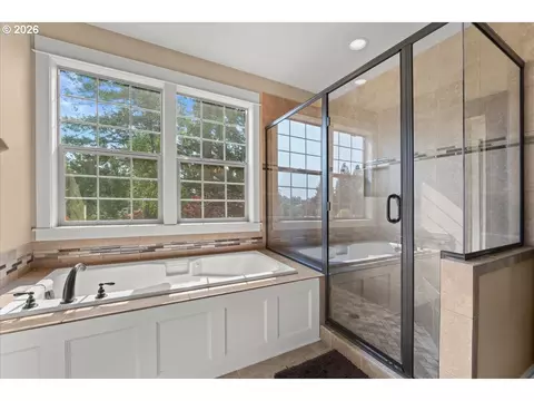 Bath - 3097 SE Kingfisher Ave, Gresham, OR 97080 photo 2 of 4