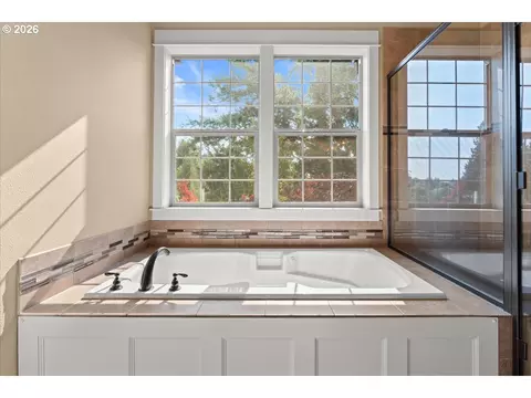 Bath - 3097 SE Kingfisher Ave, Gresham, OR 97080 photo 3 of 4