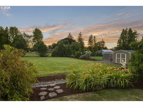 Exterior - 3097 SE Kingfisher Ave, Gresham, OR 97080 photo 4 of 6