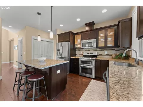 Kitchen - 3097 SE Kingfisher Ave, Gresham, OR 97080 photo 2 of 2