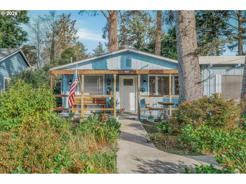 1705 NW 22nd St, Lincoln City, OR 97367
