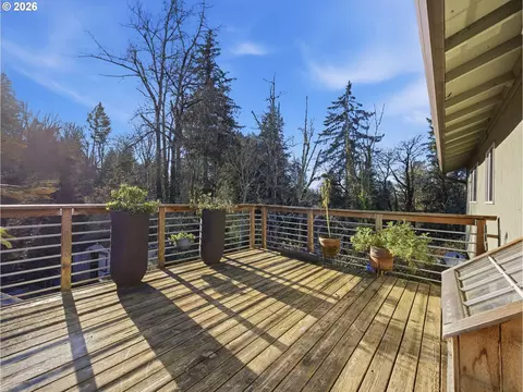Exterior - 1960 SW 13th Ct, Gresham, OR 97080 photo 6 of 9