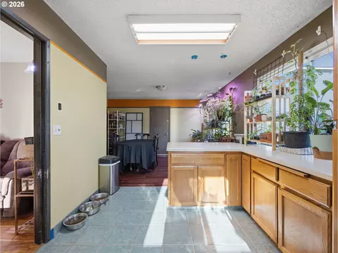 Kitchen - 1960 SW 13th Ct, Gresham, OR 97080 photo 3 of 4