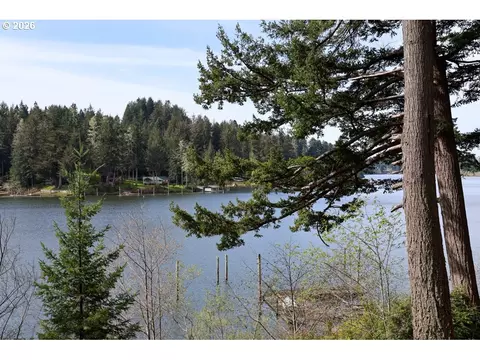 71350 Sunny Cove Rd, Lakeside, OR 97449