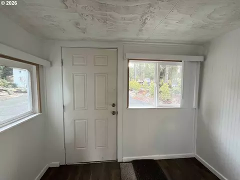 Entry Way - 85313 Glenada Rd, Florence, OR 97439 photo 1 of 3