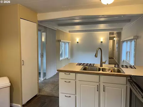 Kitchen - 85313 Glenada Rd, Florence, OR 97439 photo 2 of 4