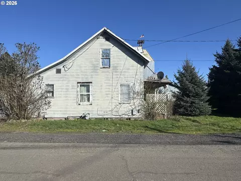 210 6th St, Amity, OR 97101