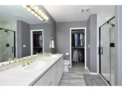 Bath - 2581 SE Morlan Way, Gresham, OR 97080 photo 2 of 3