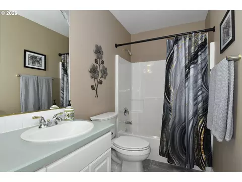Bath - 2581 SE Morlan Way, Gresham, OR 97080 photo 3 of 3