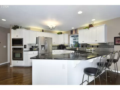 Kitchen - 2581 SE Morlan Way, Gresham, OR 97080 photo 2 of 2