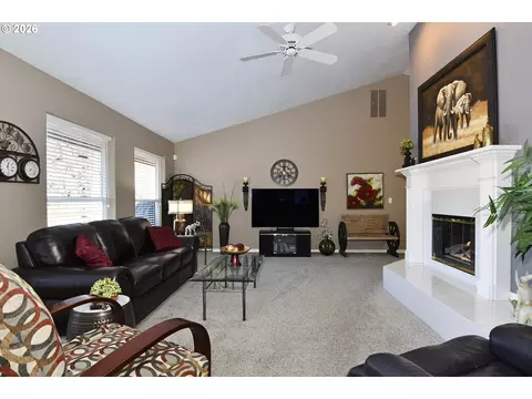 Living - 2581 SE Morlan Way, Gresham, OR 97080 photo 2 of 2