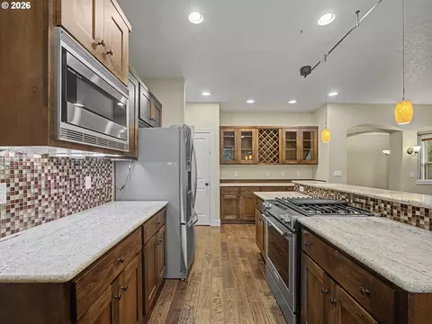 Kitchen - 39576 Trillium St, Sandy, OR 97055 photo 1 of 3