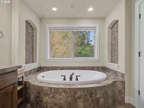 Bath - 39576 Trillium St, Sandy, OR 97055 photo 4 of 7
