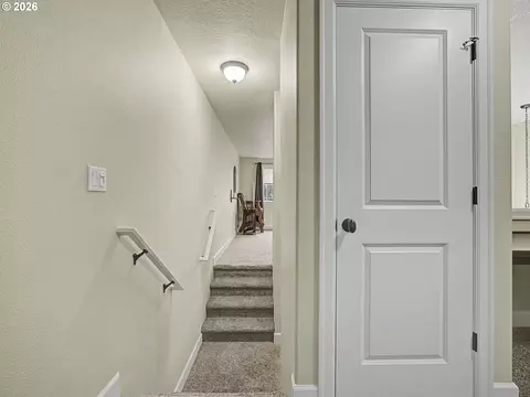 Entry Way - 39576 Trillium St, Sandy, OR 97055 photo 5 of 9