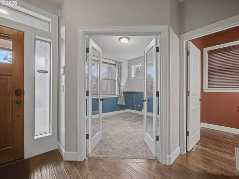 Entry Way - 39576 Trillium St, Sandy, OR 97055 photo 3 of 9