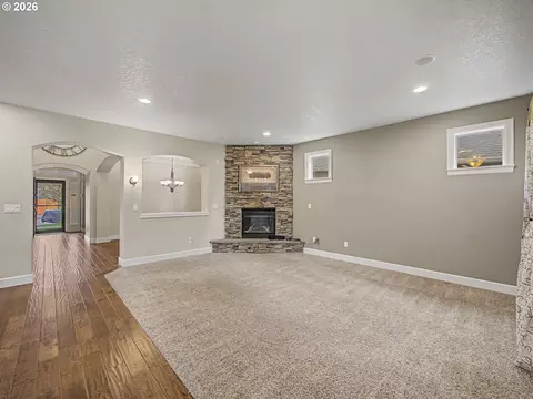 Living - 39576 Trillium St, Sandy, OR 97055 photo 1 of 3