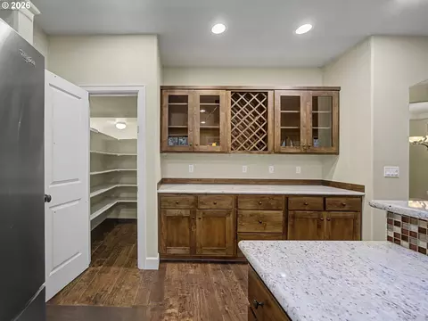 Kitchen - 39576 Trillium St, Sandy, OR 97055 photo 2 of 3